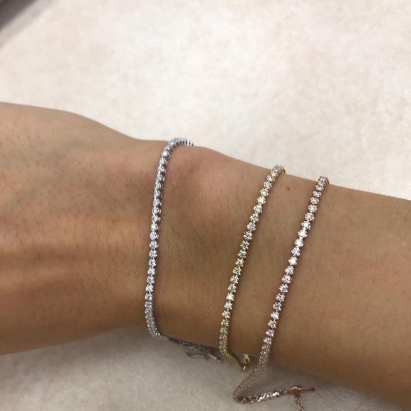 Beautiful Diamond Tennis bracelet - Picture 1 of 1